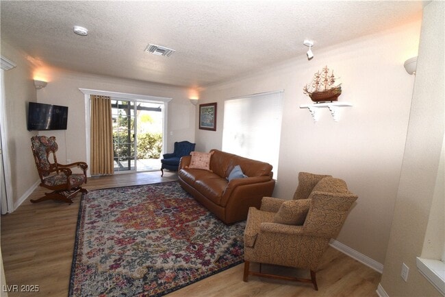 Building Photo - 6889 Beverly Glen Ave Rental