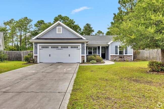 Building Photo - 3 bedroom with Community POOL! Rental