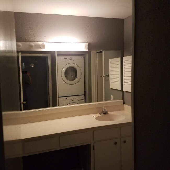 Building Photo - 1100 Augusta Dr Unit 48 Rental