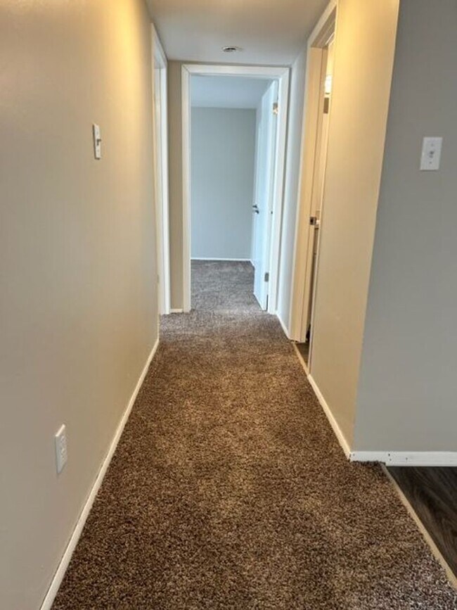 Photo - Abbey Lane Apartments Unit I5