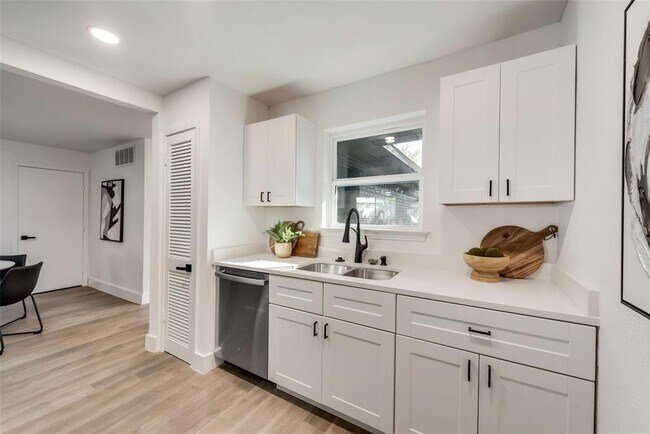 Photo - 15827 El Estado Dr