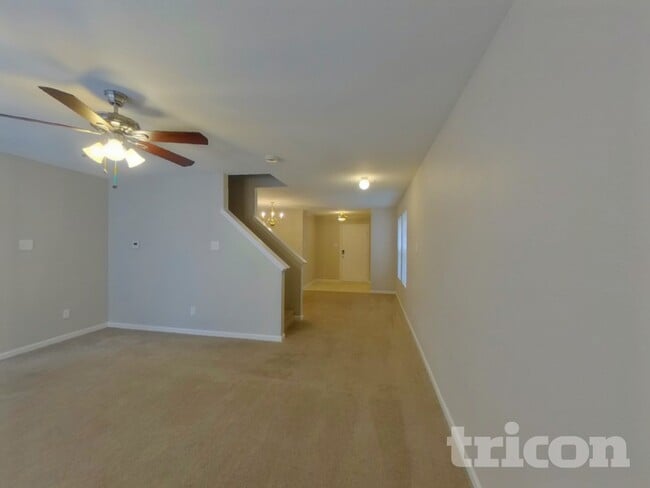 Photo - 923 Littleton Dr