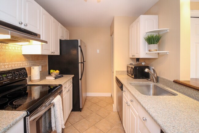 161 W 6th St Unit C