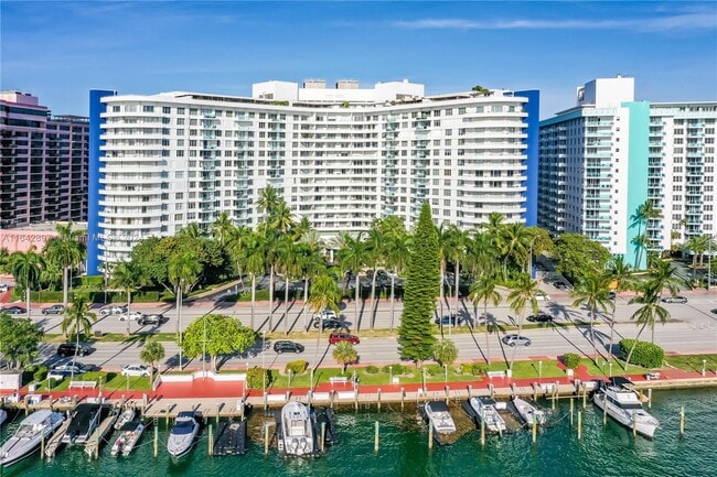 Building Photo - 5161 Collins Ave Unit 1004 Rental