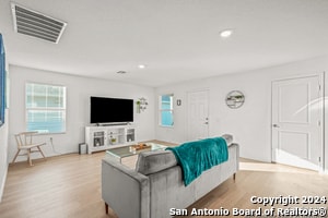 Photo - 918 Cook Bnd