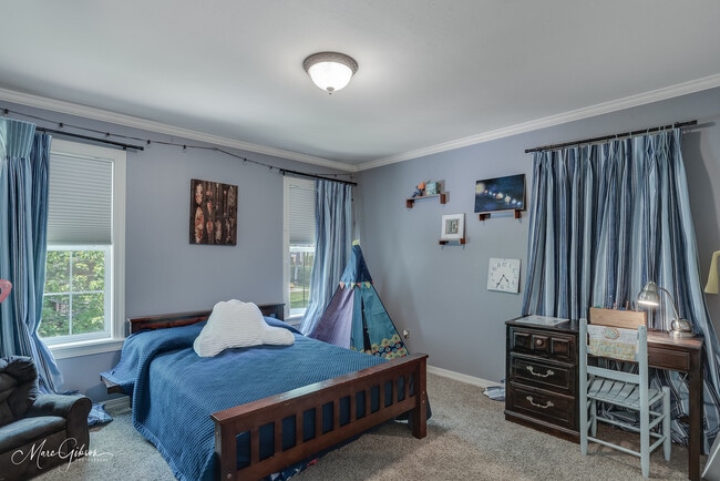 Photo - 1260 Capilano Dr