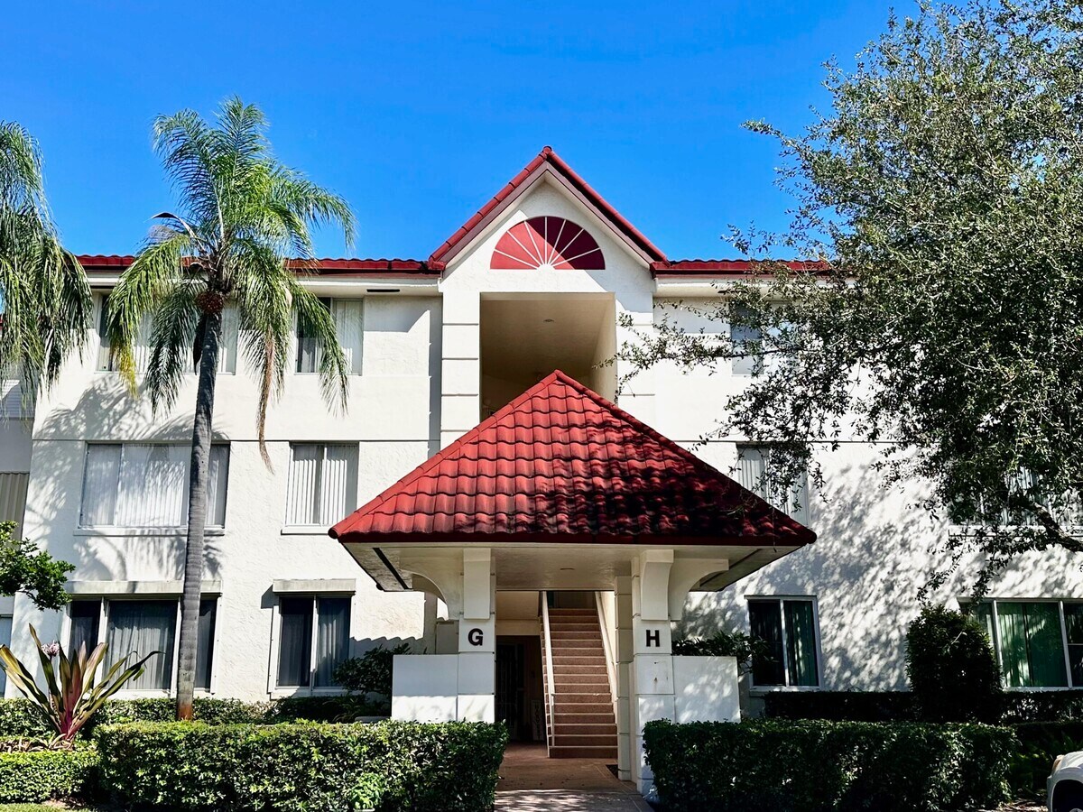 Photo - 107 Half Moon Cir Unidad H1