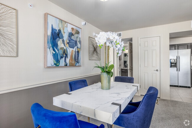 2BR, 2BA - 1050SF - Dining Room