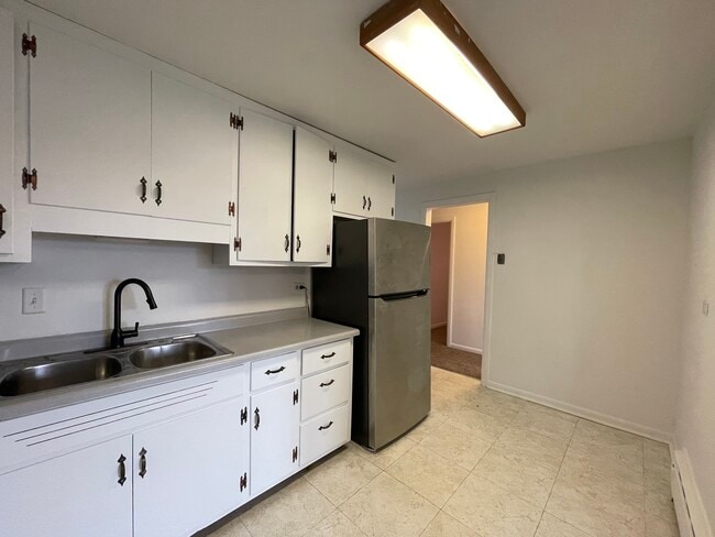 Photo - 3s230 Warren Ave Unit 2