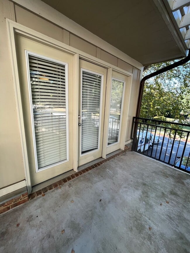 Building Photo - 220 Woodlands Unit 220 Woodlands