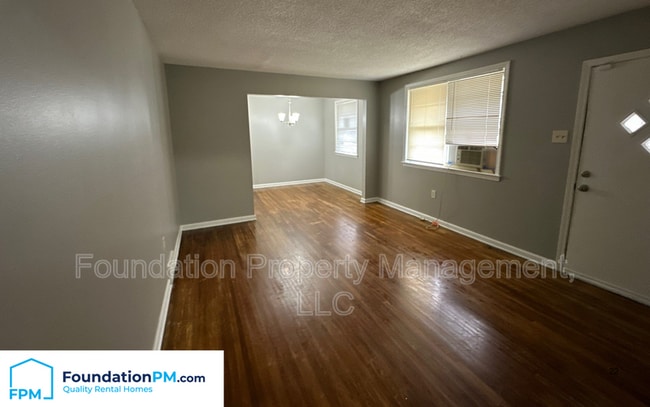 Photo - 2860 Baskin St