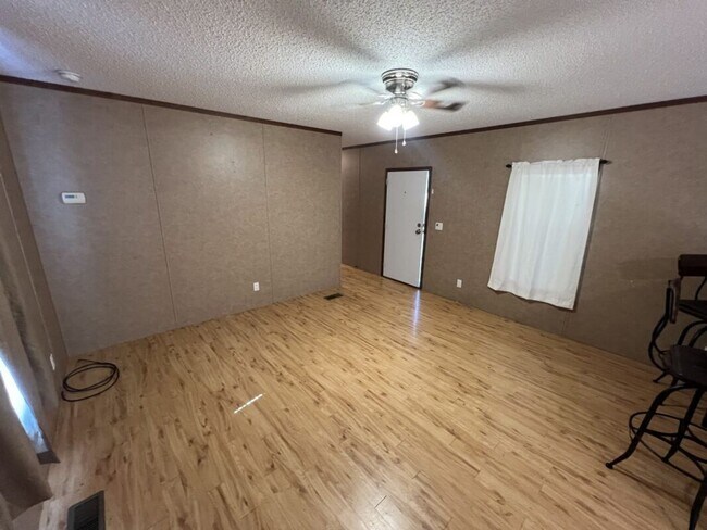 Photo - 3-bedroom 2-bath large single wide 1080 Square Feet mobile home located in Baker, LA