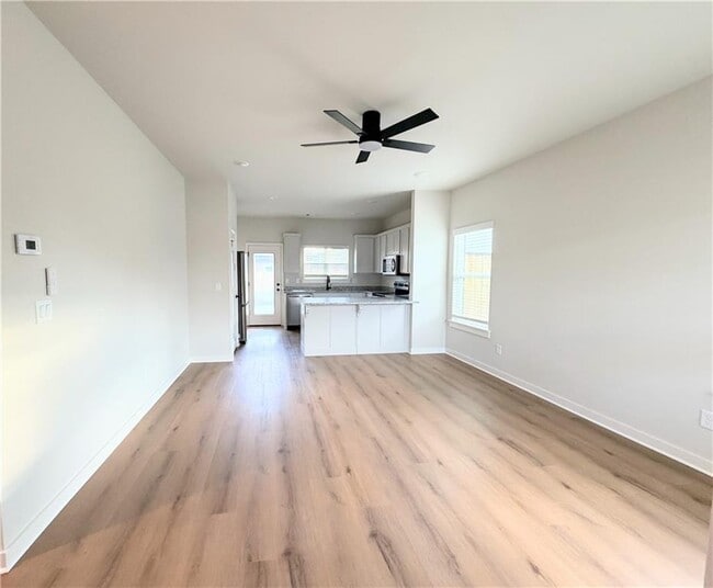 Photo - 531 Cosmos St