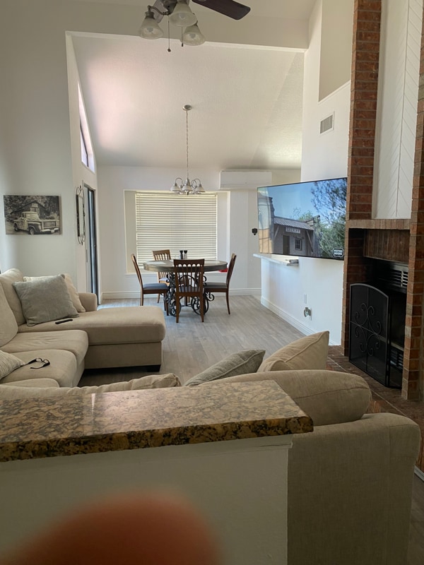 Photo - 895 Melville Ln