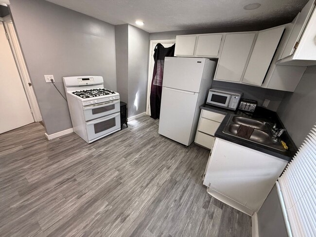 190 E Mapledale Ave Unit 190 B