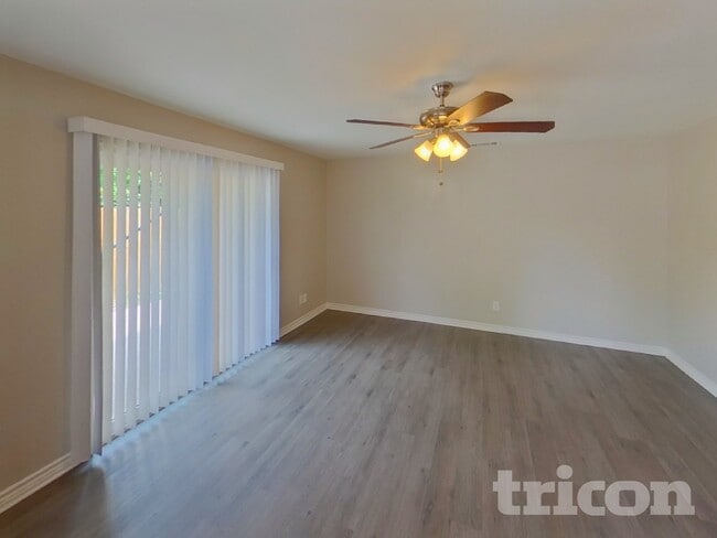 Photo - 185 Trout St