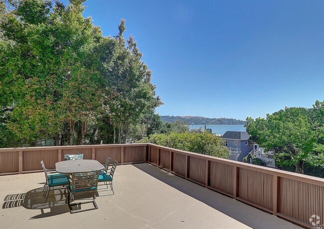 Building Photo - Spacious Sausalito Unit w/ Beautiful Cherr... Rental