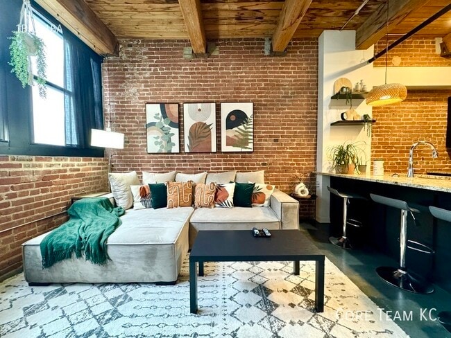 Building Photo - 408 W 8th St Unit 502