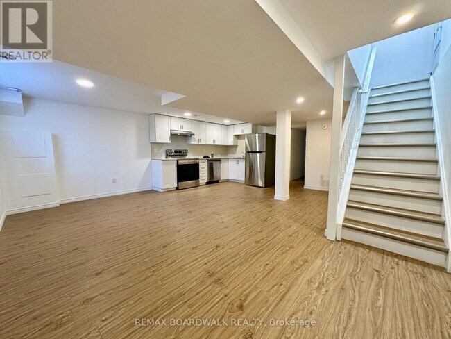 Photo - 300 Dalehurst Dr