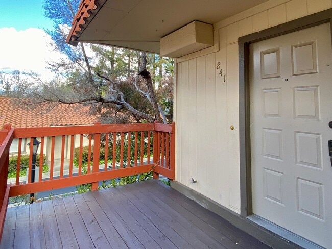 Building Photo - Well Appointed and Perfectly Located 2 Bedroom, 2.5 Bath Townhouse in Santa Clara!