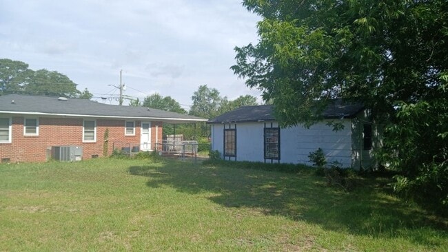 Photo - 3 Bed / 1 Bath Available in Lafayette Villiage!