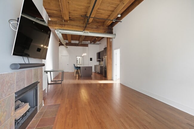 Photo - 525 W Superior St Unit 431