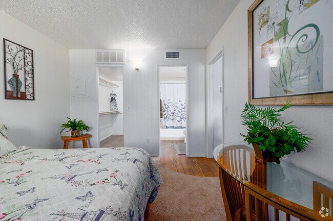 1BR, 1BA - 490SF -Bedroom