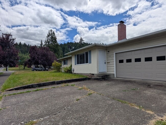 Building Photo - Ranch Style 3-Bedroom, 1-Bath Home In East Eugene!