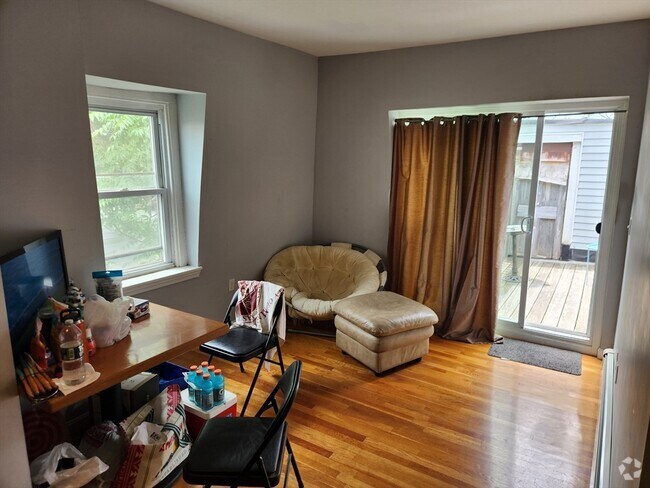Building Photo - 20 Pinckney St Unit 3 Rental