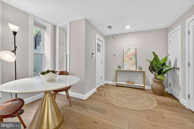 Photo - 1450 Fairmont St NW Unidad A