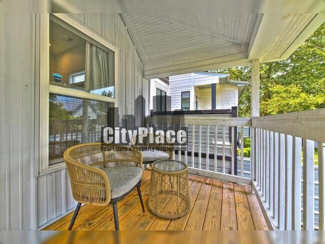 Photo - 953 Lexington Ave