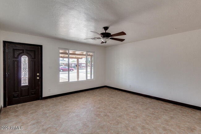 Photo - 1320 W 6th St