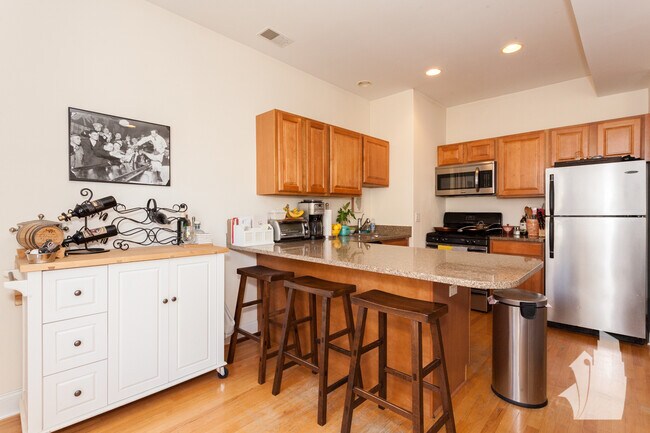 Photo - 3750 N Wilton Ave Unidad 4