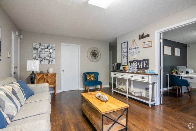 Leasing Office - Whispering Oaks