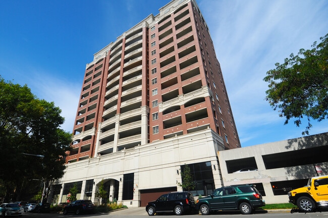 Building Photo - 828 W Grace St Unit 1410 Rental