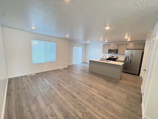 Photo - BRAND NEW & Pet Friendly