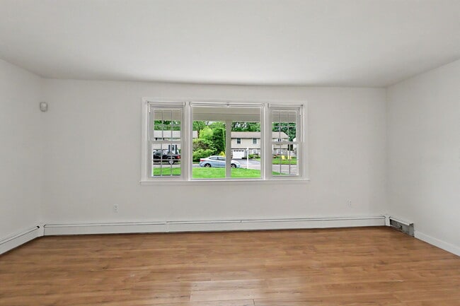 Photo - 44 Barmore Dr W