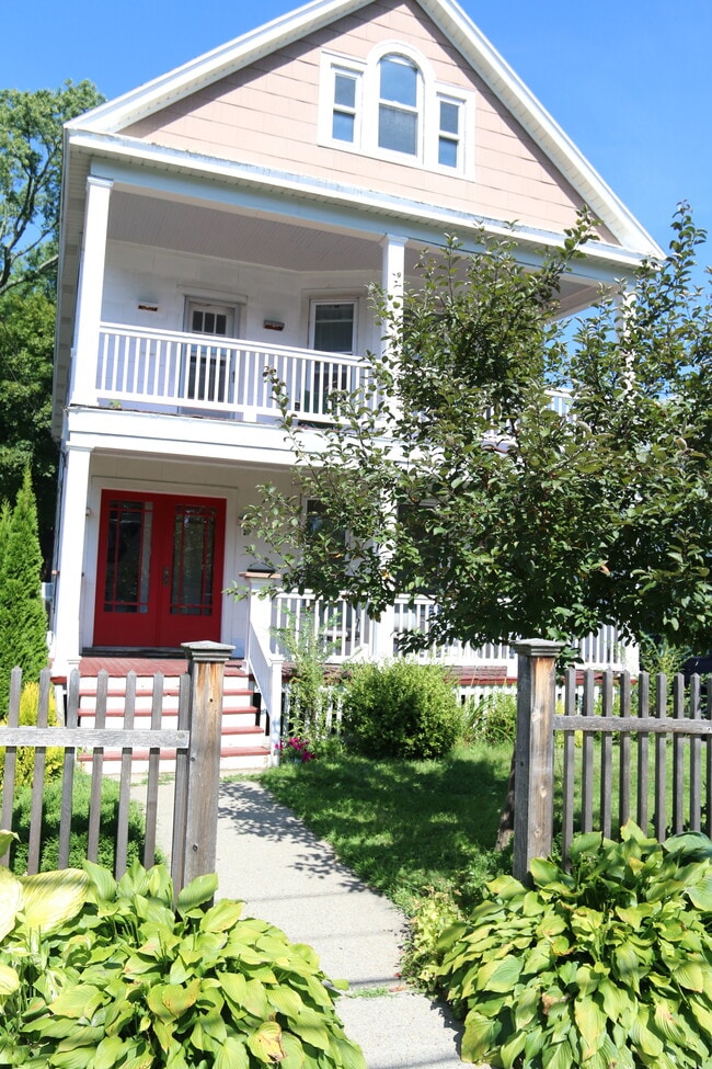 Photo - 27 Oakwood St Unit 2nd Floor