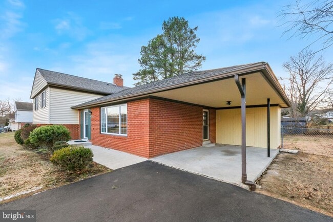 Photo - 18724 Bloomfield Rd