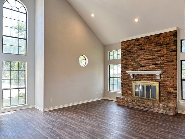 Building Photo - 55001 Windmill Ln