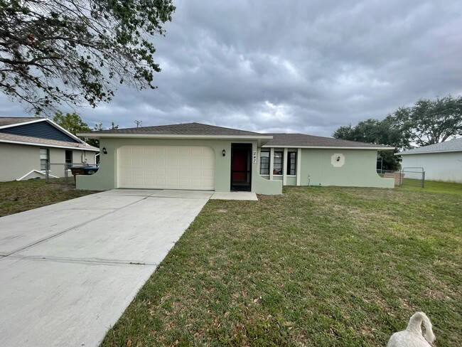 Three bedroom, two bathrooms , two car attached garage - 247 SE Santa Barbara Pl House