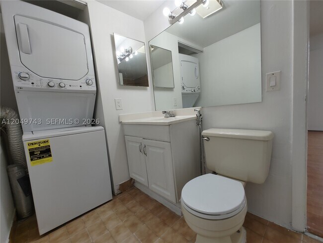 Building Photo - 11800 SW 18th St Unit 512-4