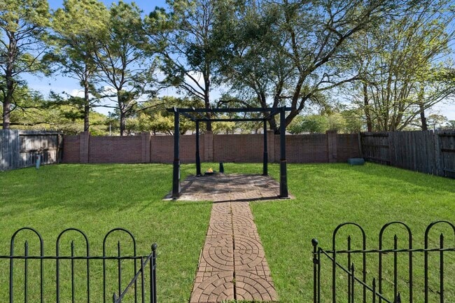 Building Photo - 5615 Brigstone Park Dr