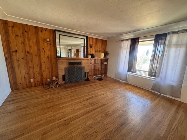Photo - Beautiful home near UNM/CNM. 3 Bedroom 2 bath