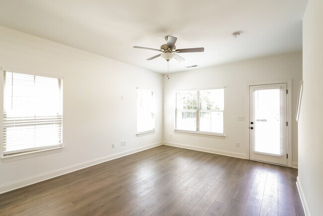 Photo - 308 B Lake St