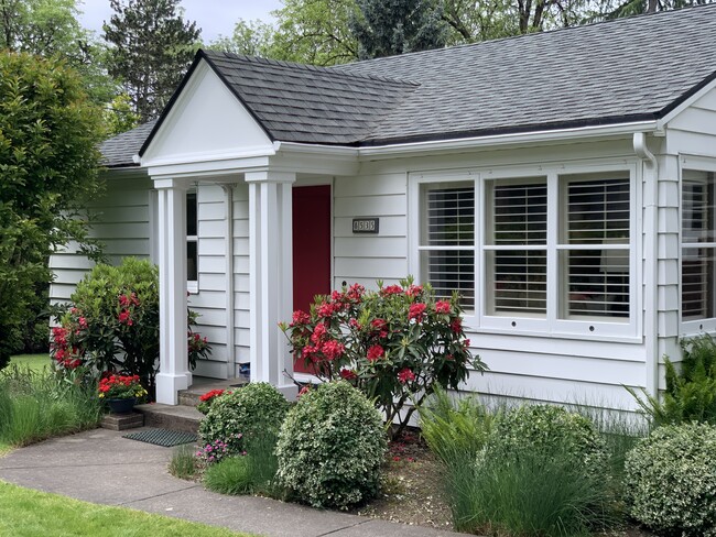 Building Photo - 8535 SW 58th Ave