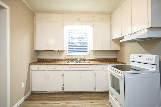 Photo - 4800 Rogers St