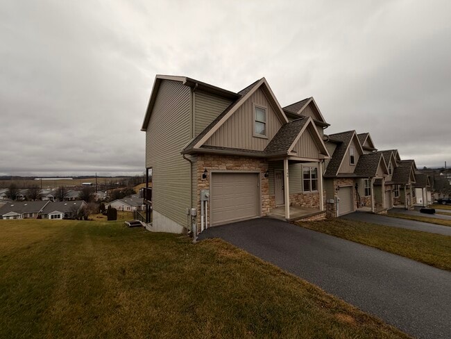 Photo - 746 Golden Spring Dr