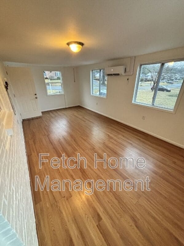 Photo - 1766 Linwood Ave