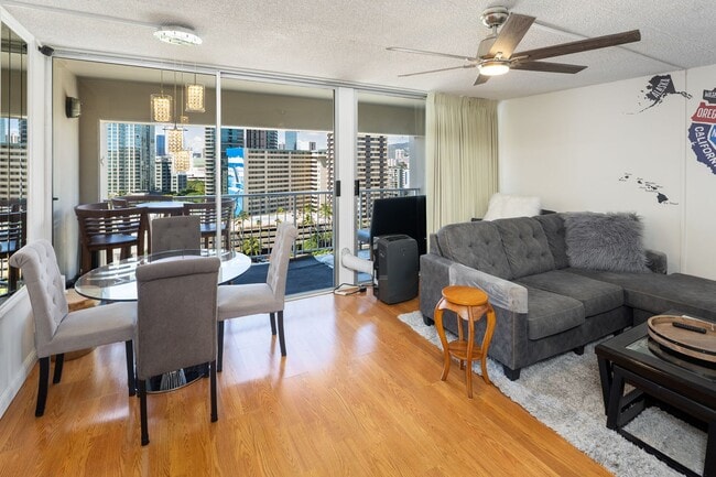 Building Photo - Keoni Ana in Waikiki - 2 Bedroom 1.5 Bath and 2 Parking Stalls! Unit 1010